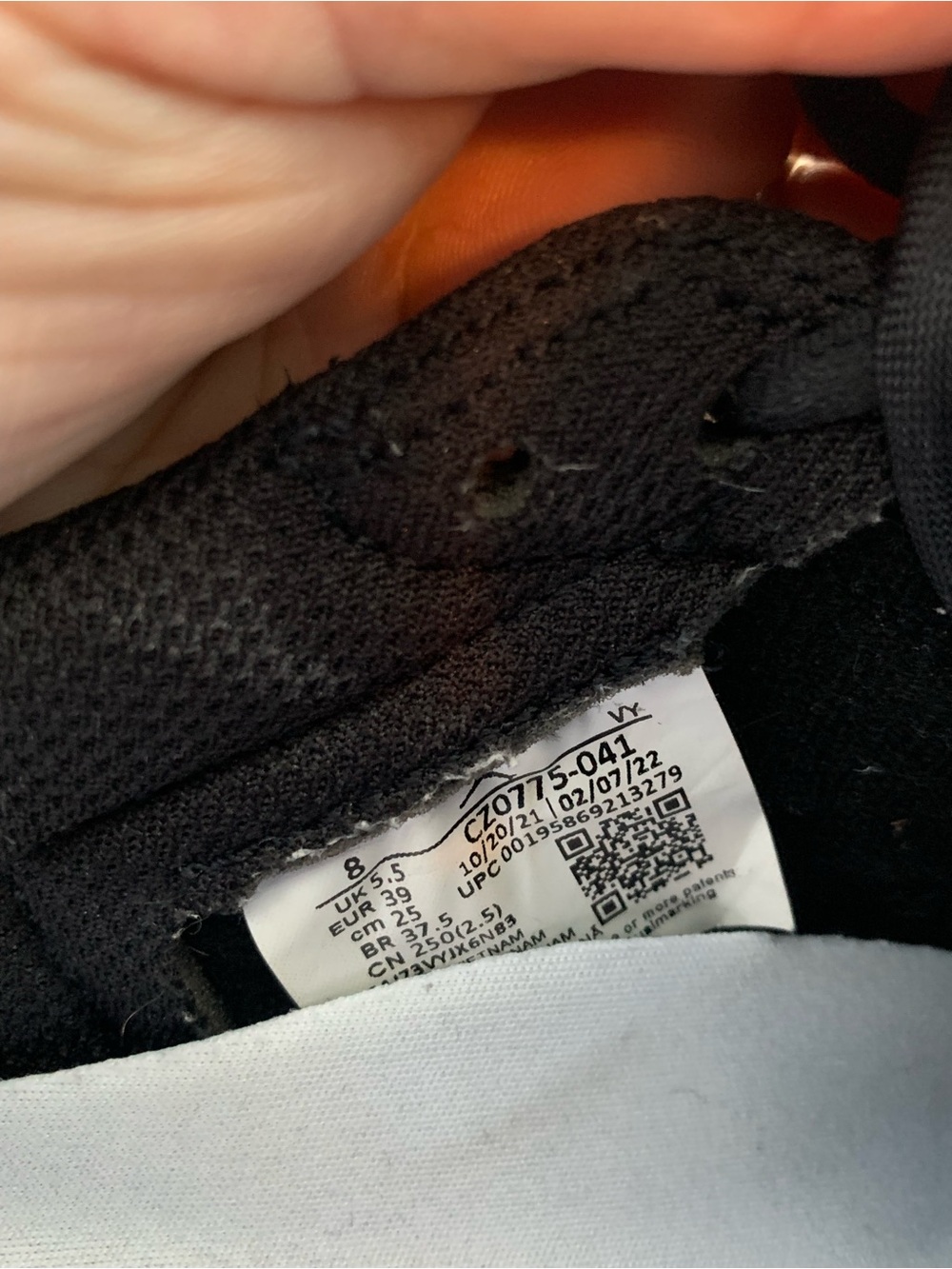 Nike Air Jordan 1 Low OG in the "Mystic Navy" colorway - Picture 8 of 9